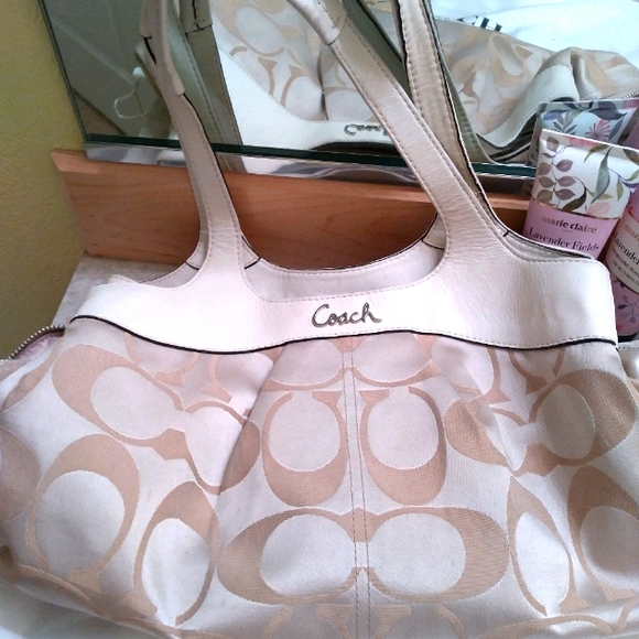 Coach bag and wedge sandals - Picture 3 of 7